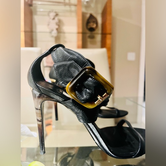 ELEGANT BURBERRY LONDON’S SANDALS - Picture 1 of 8